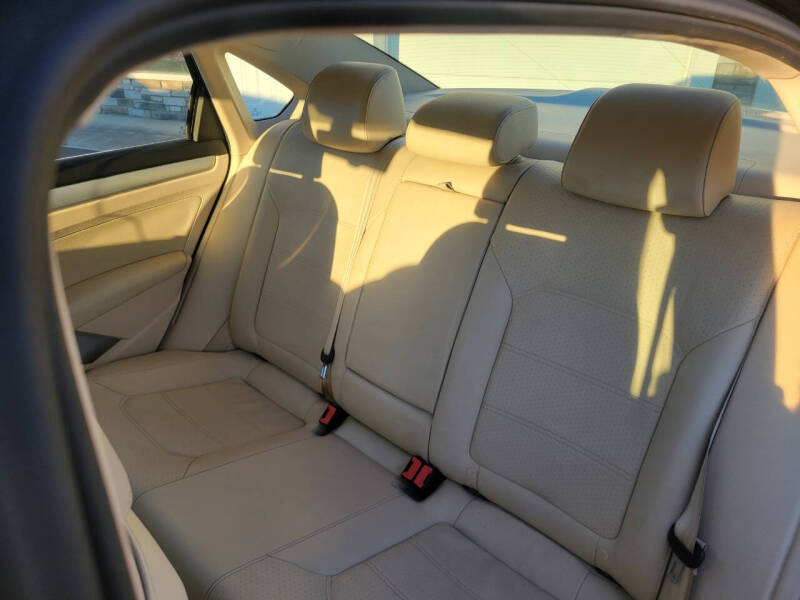 2013 Volkswagen Passat SE PZEV