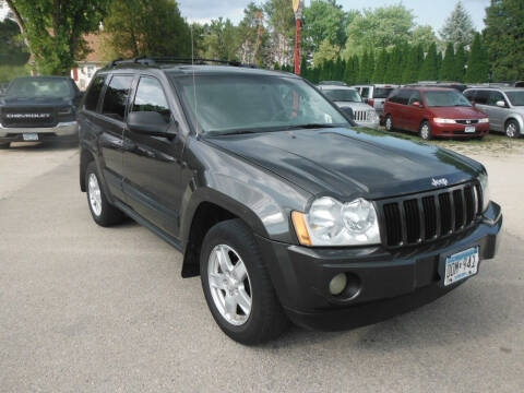 2005 Jeep Grand Cherokee for sale at Arrow Motors Inc in Rochester MN