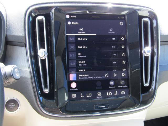 2024 Volvo XC40 B5 Plus Bright Theme