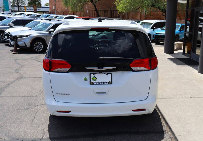 2023 Chrysler Voyager LX