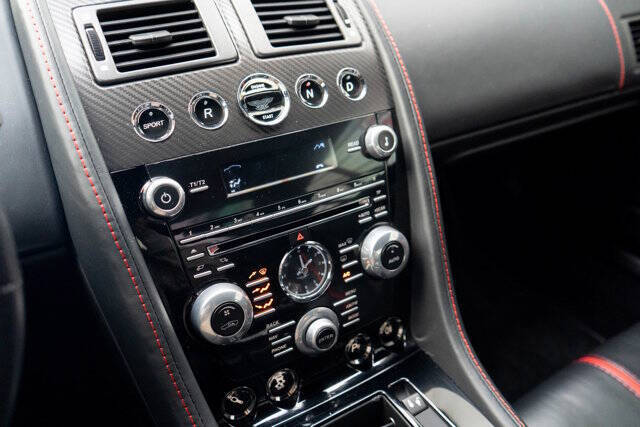 2015 Aston Martin V12 Vantage S 38