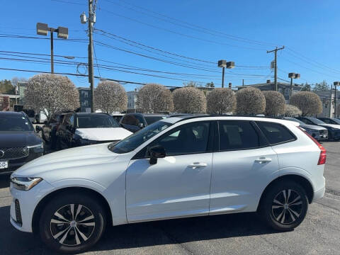 2025 Volvo XC60 B5 Core Dark Theme