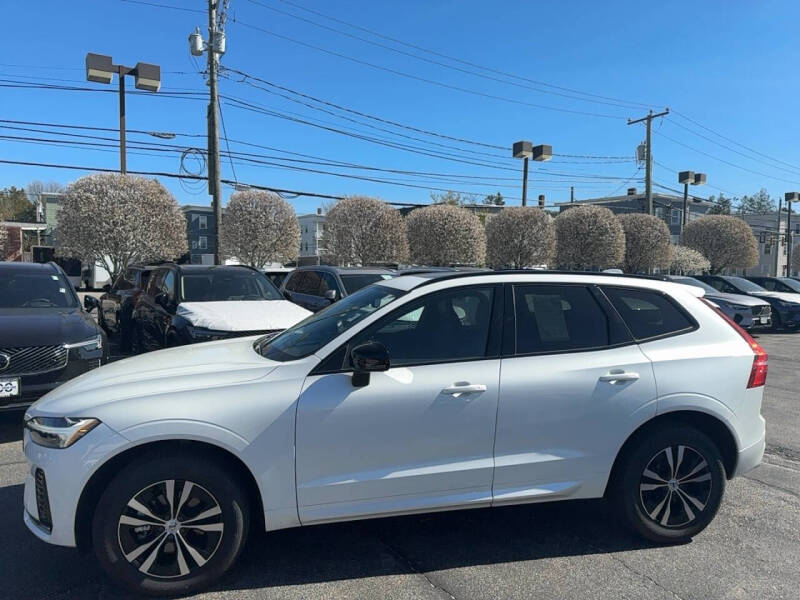 2025 Volvo XC60 B5 Core Dark Theme
