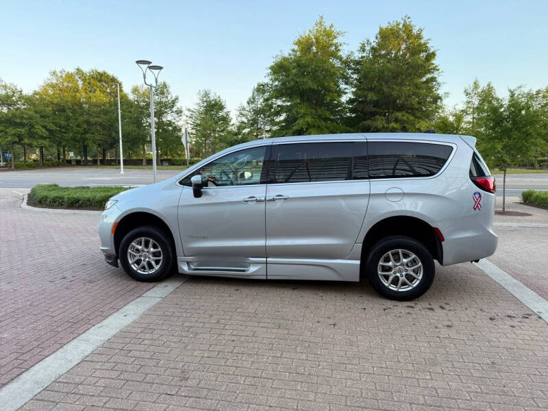 2023 Chrysler Pacifica Touring L