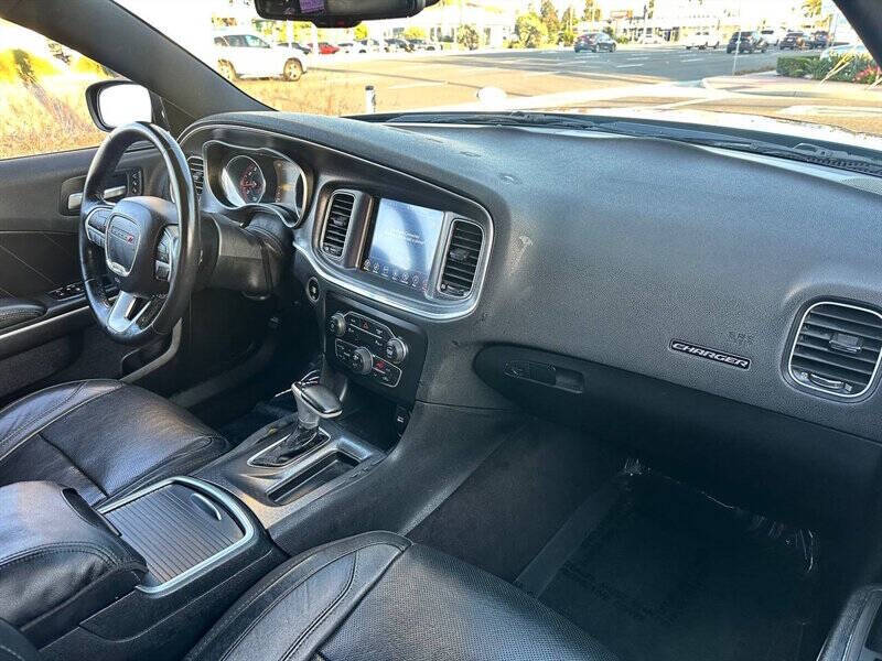 2017 Dodge Charger SXT