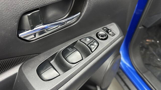 2022 Nissan Kicks SV