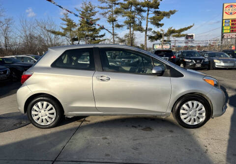 2012 Toyota Yaris 3-Door LE
