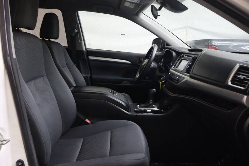 2017 Toyota Highlander LE