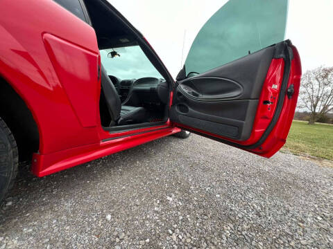 2004 Ford Mustang GT Deluxe