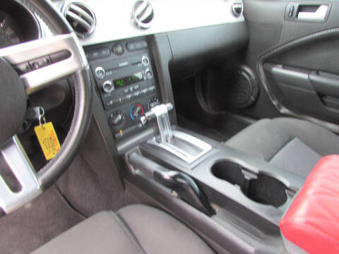 2008 Ford Mustang V6 Deluxe