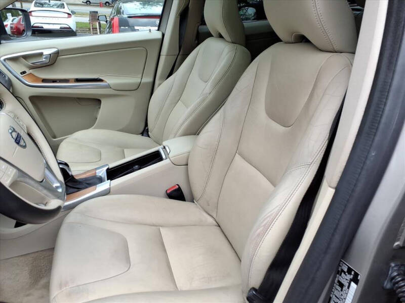 2015 Volvo XC60 T5 Drive-E Platinum