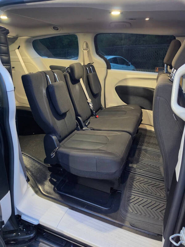2021 Chrysler Voyager LX