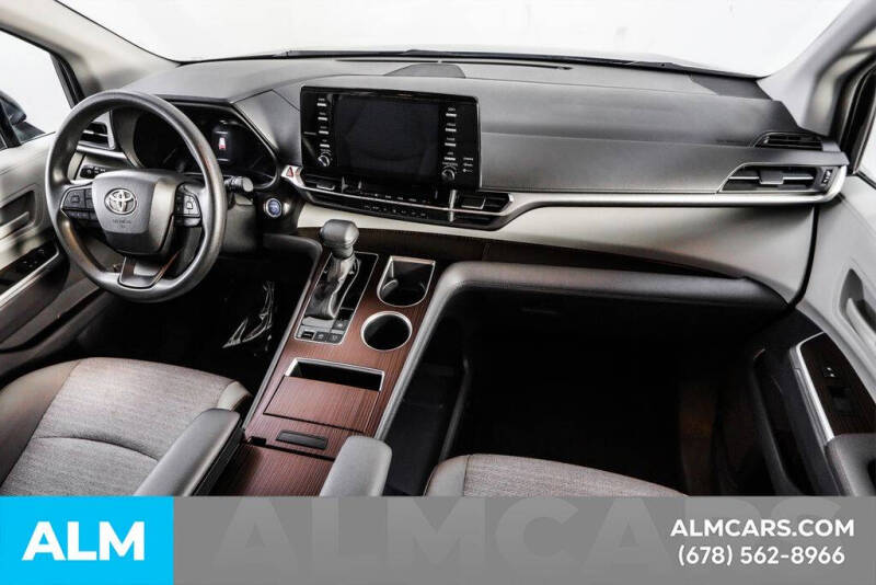 2023 Toyota Sienna LE 8-Passenger