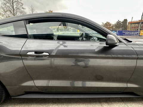 2016 Ford Mustang V6