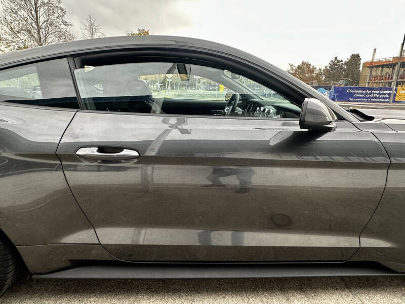 2016 Ford Mustang V6