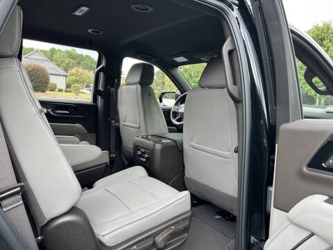 2025 GMC Yukon Elevation