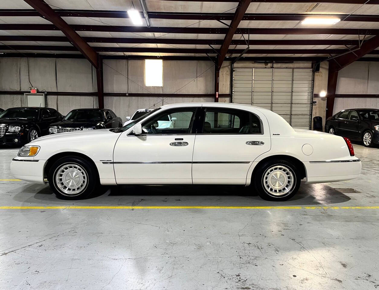 2002 Lincoln Town Car for sale at Carnival Car Company in Victoria, TX