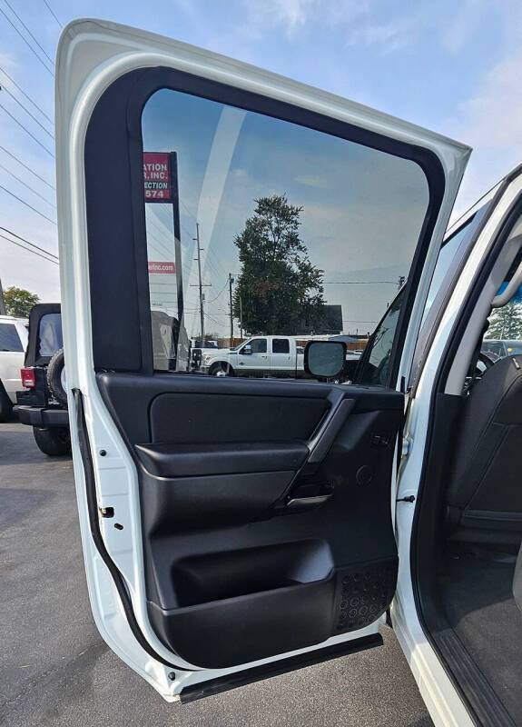 2014 Nissan Titan SV