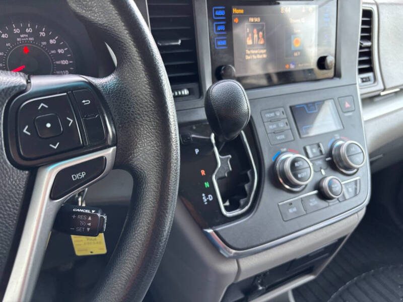 Image 6 of 2015 Toyota Sienna LE 7-Passenger
