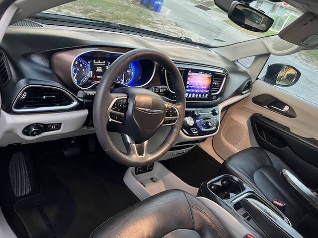 2017 Chrysler Pacifica Touring-L