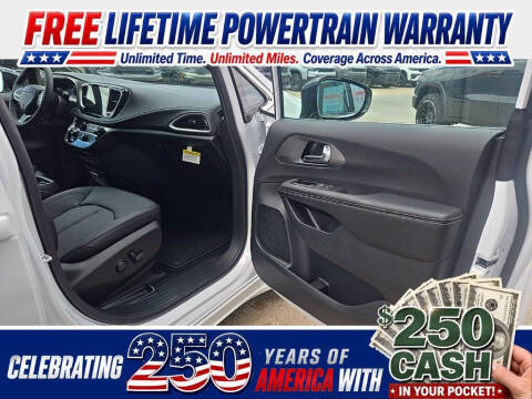 2027 Chrysler Pacifica Select