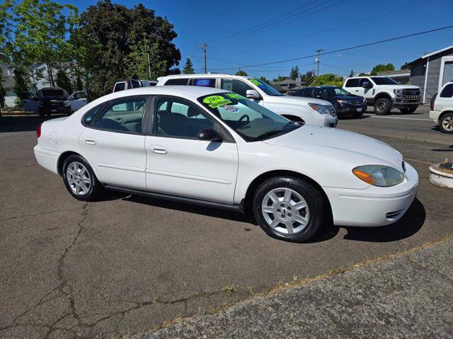 2004 Ford Taurus SE