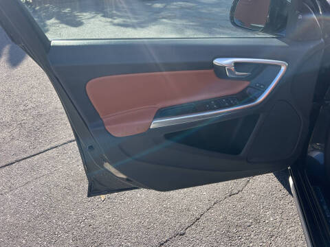 2015 Volvo V60 Cross Country T5 Platinum