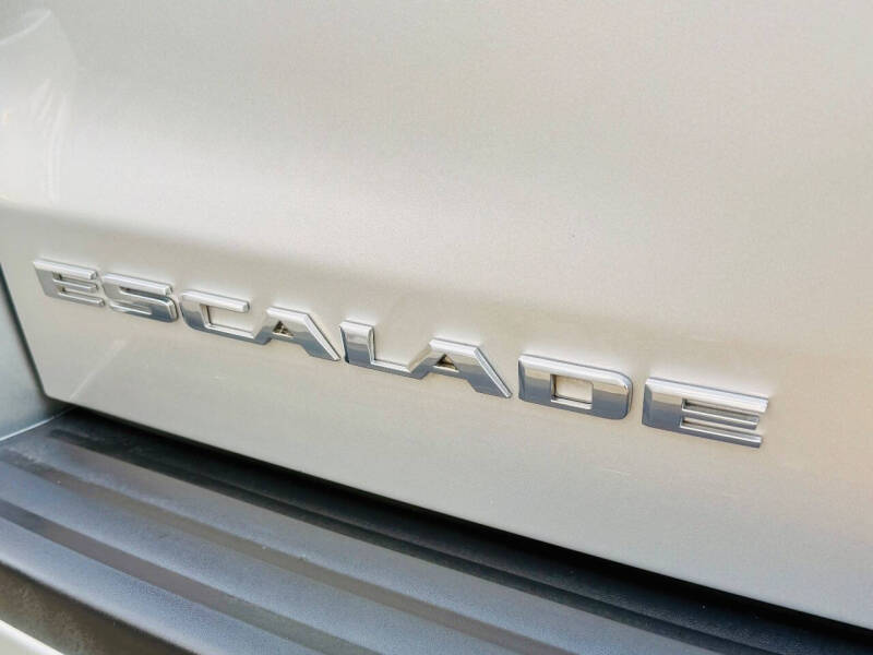 2017 Cadillac Escalade Standard