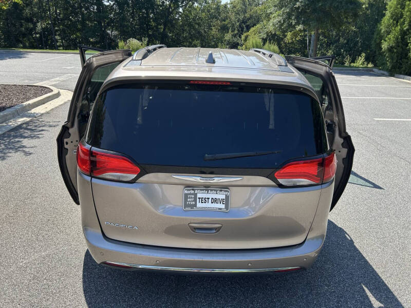 2017 Chrysler Pacifica Touring-L