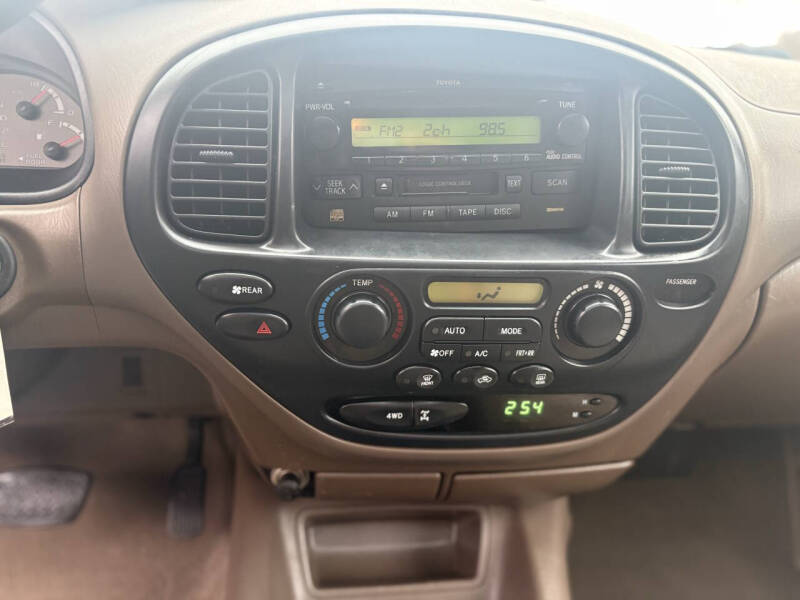 2004 Toyota Sequoia SR5