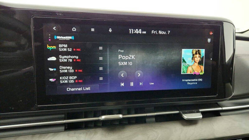 2024 Kia Carnival EX