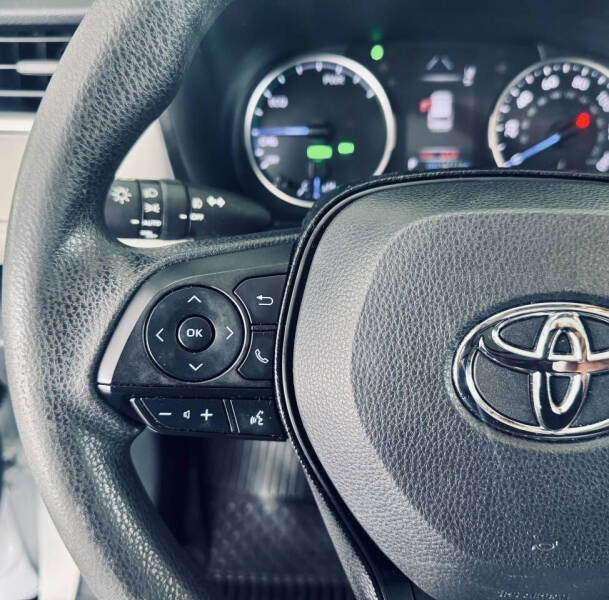 2020 Toyota RAV4 Hybrid XLE