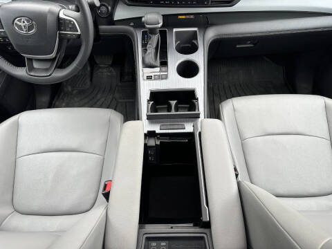 2025 Toyota Sienna XLE 7-Passenger