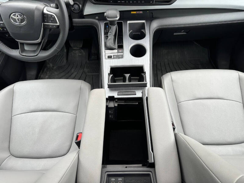 2025 Toyota Sienna XLE 7-Passenger