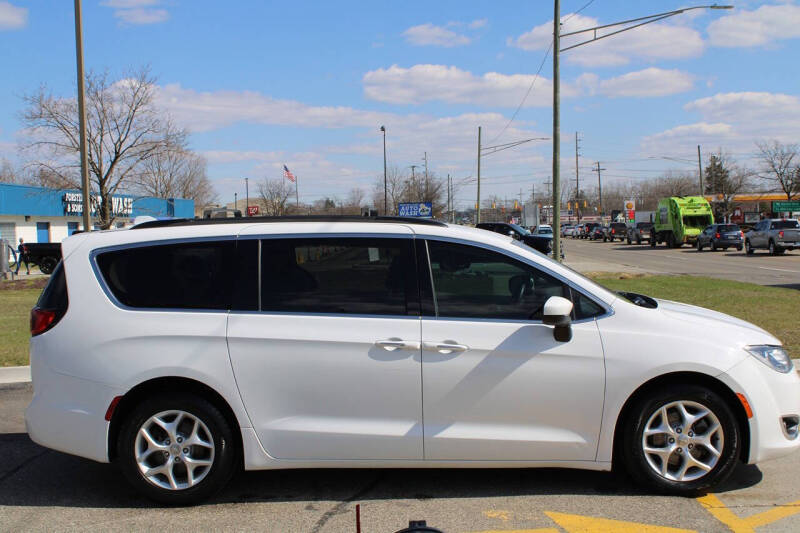 2017 Chrysler Pacifica Touring-L