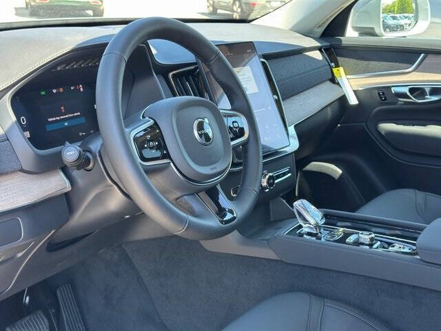 2025 Volvo XC90 B6 Core Bright Theme