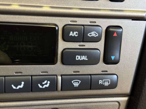 2004 Ford Thunderbird Deluxe