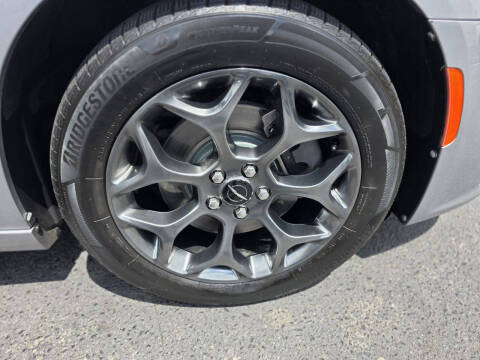 2017 Chrysler 300 S