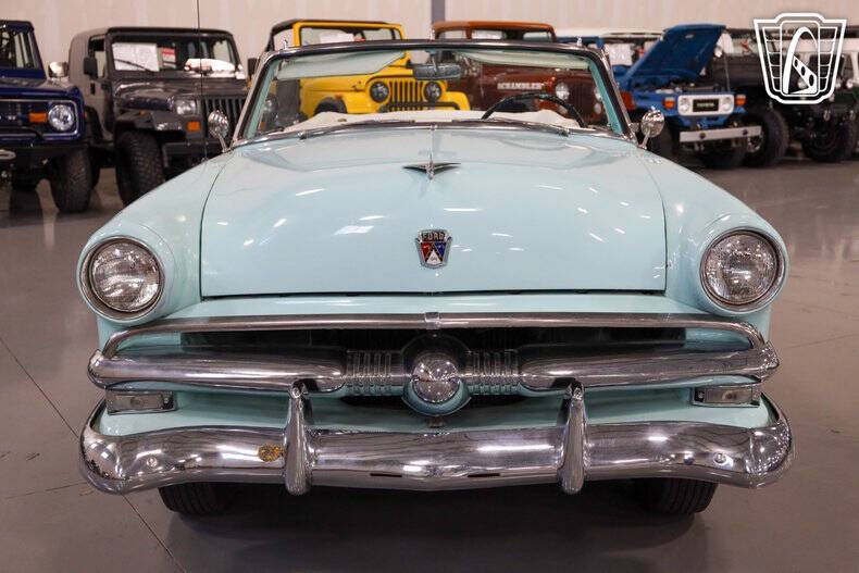 1953 Ford Crestline
