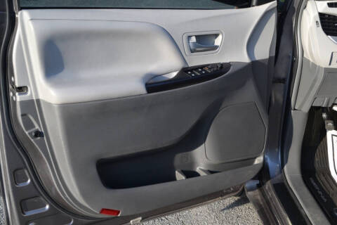 2017 Toyota Sienna LE 8-Passenger
