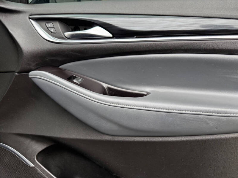 2020 Buick Enclave Essence