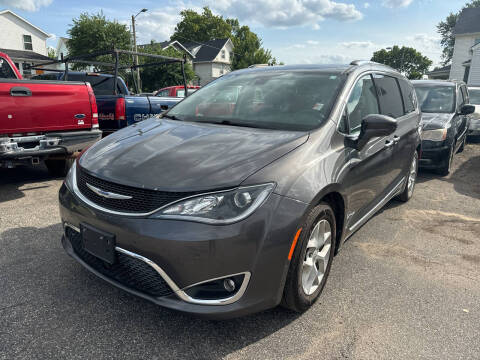 2018 Chrysler Pacifica for sale at Corridor Motors in Cedar Rapids IA