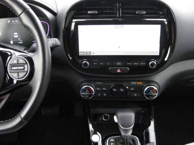 2023 Kia Soul GT-Line photo 13