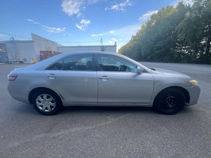 2011 Toyota Camry LE photo 6