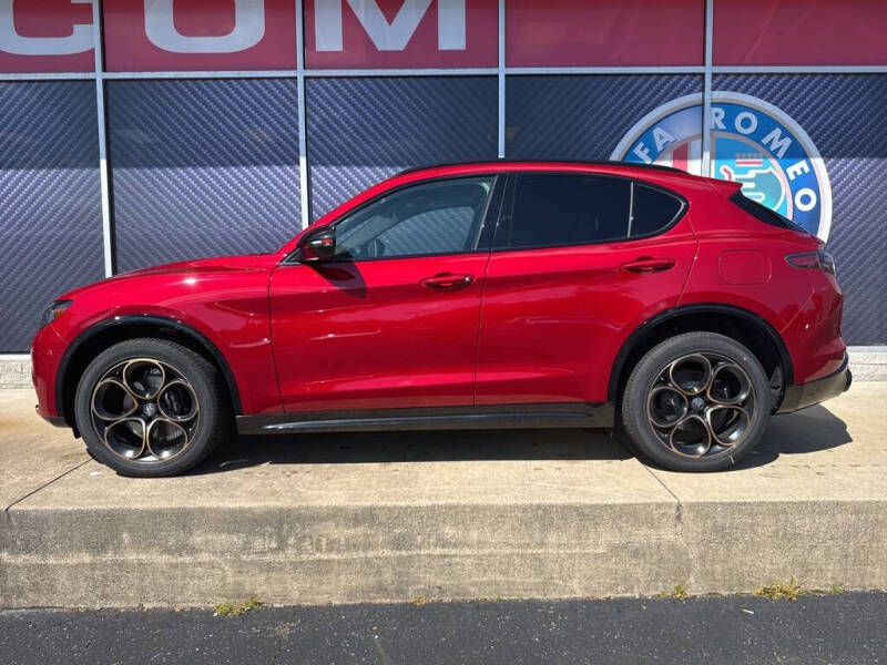 2025 Alfa Romeo Stelvio Intensa