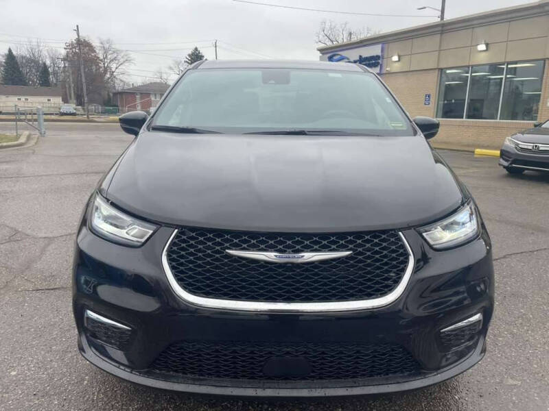 2025 Chrysler Pacifica Select