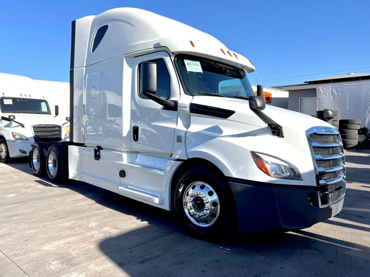 2019 Freightliner Cascadia for sale at KING TRUCK TRAILER SALES in Bakersfield, CA