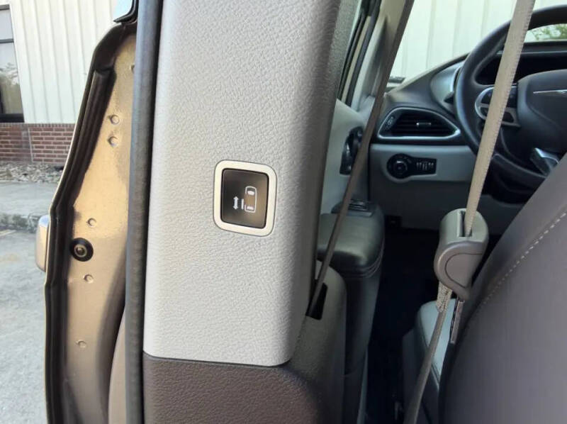 2017 Chrysler Pacifica Touring-L Plus