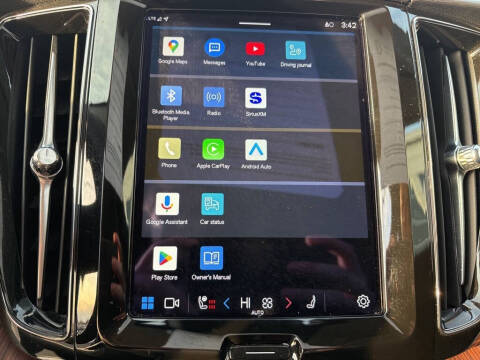 2023 Volvo XC60 B5 Plus Dark Theme