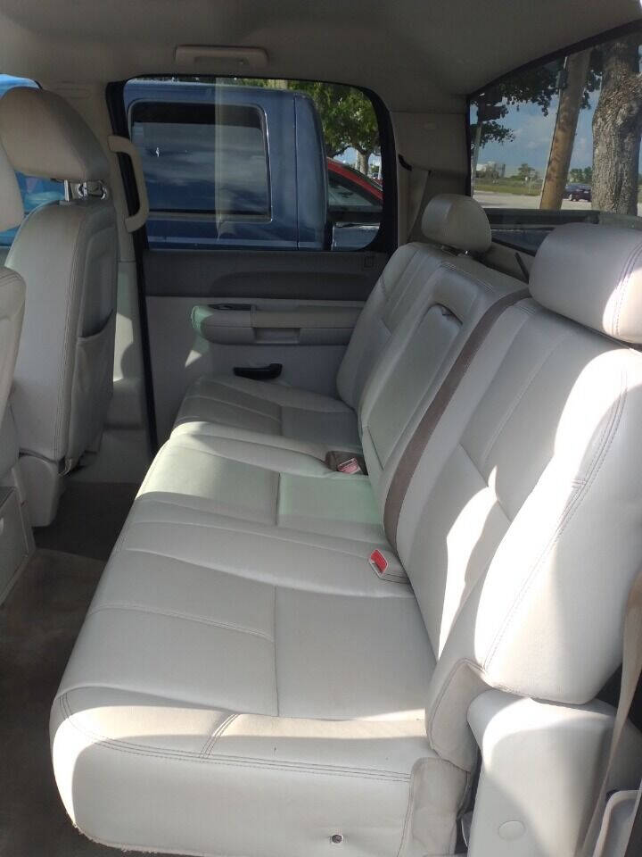 2012 Chevrolet Silverado Pickup - $11,950